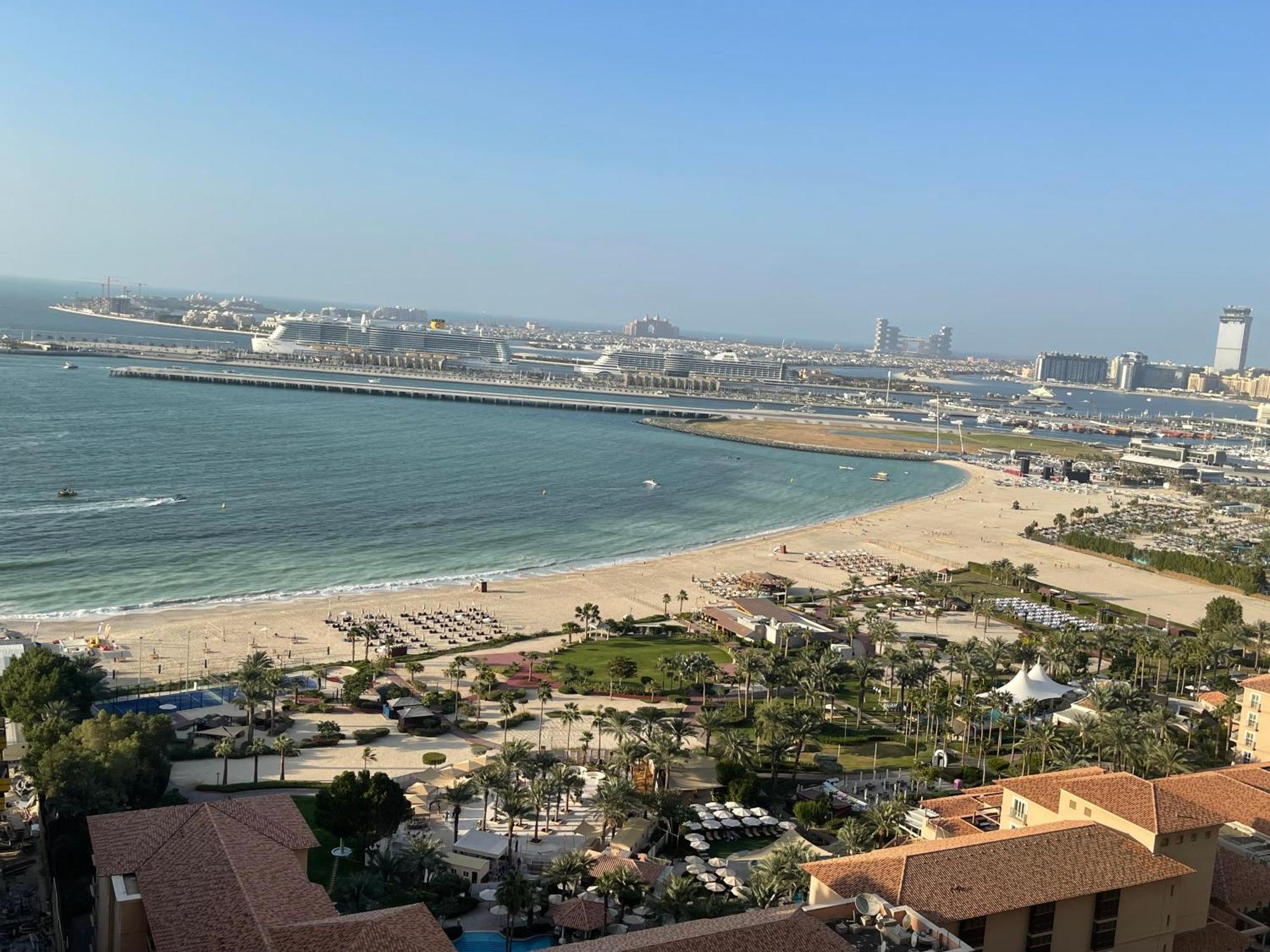 דובאי Seaview Beach Hostel Jbr - Walk To Beach - Gym - Pool - Metro Station מראה חיצוני תמונה