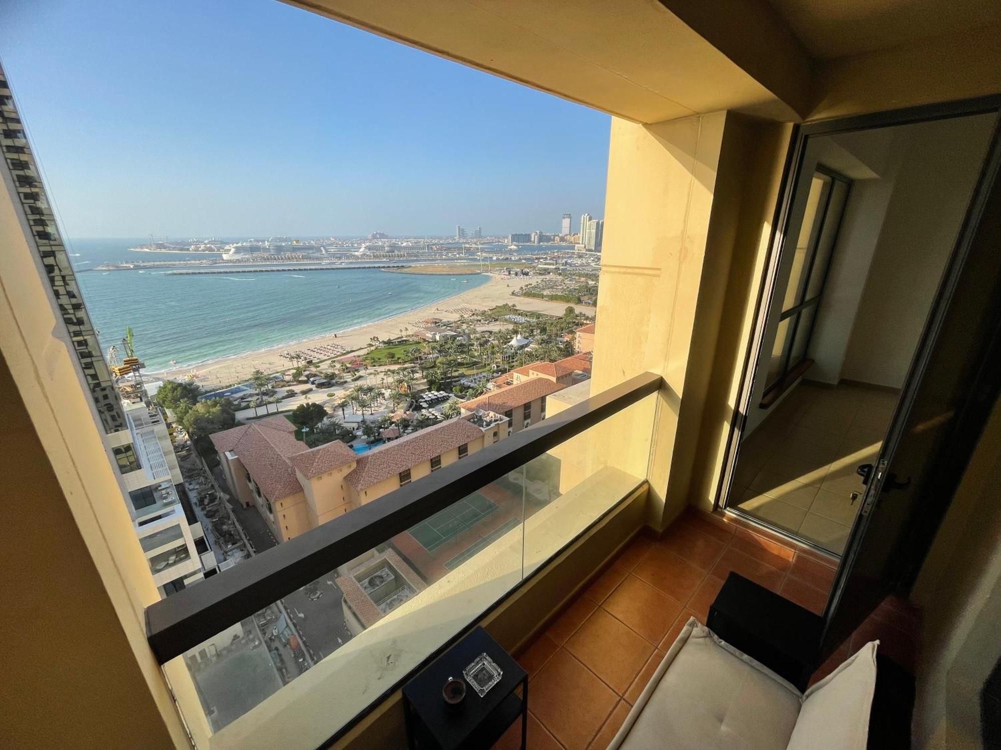 דובאי Seaview Beach Hostel Jbr - Walk To Beach - Gym - Pool - Metro Station מראה חיצוני תמונה