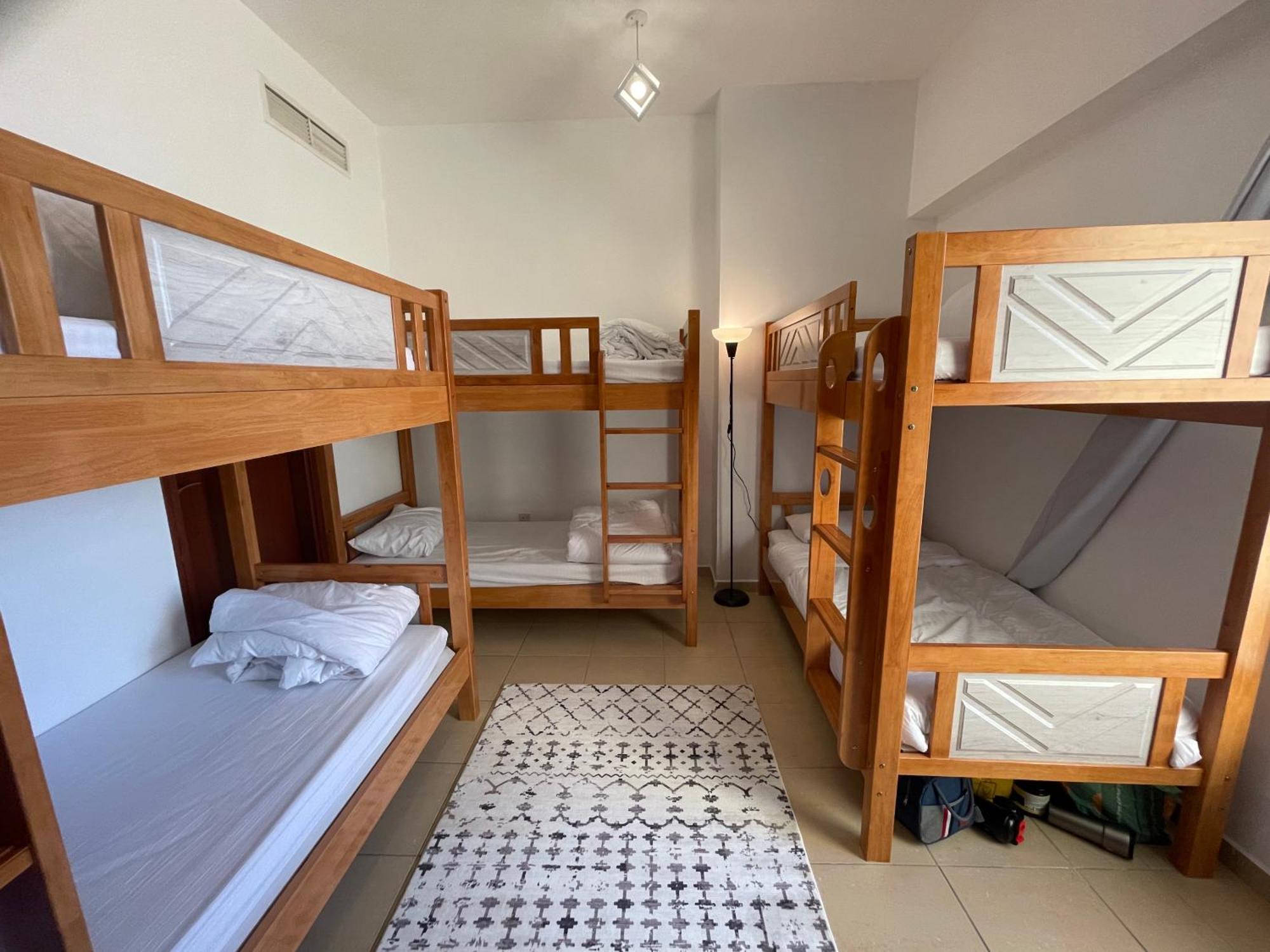 דובאי Seaview Beach Hostel Jbr - Walk To Beach - Gym - Pool - Metro Station מראה חיצוני תמונה
