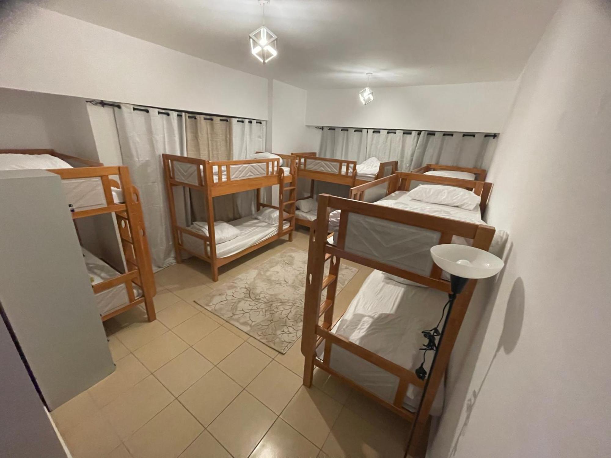 דובאי Seaview Beach Hostel Jbr - Walk To Beach - Gym - Pool - Metro Station מראה חיצוני תמונה