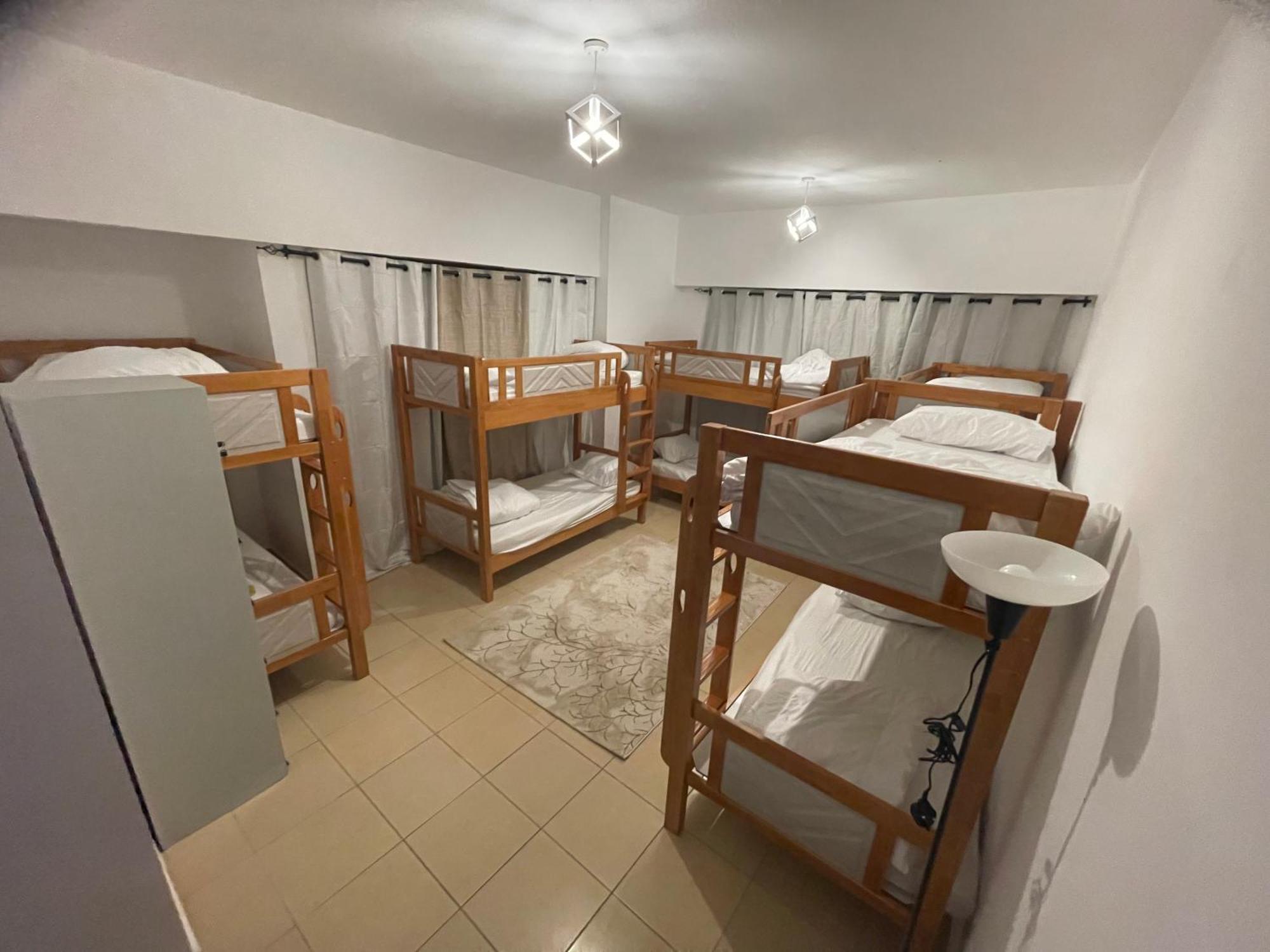 דובאי Seaview Beach Hostel Jbr - Walk To Beach - Gym - Pool - Metro Station מראה חיצוני תמונה