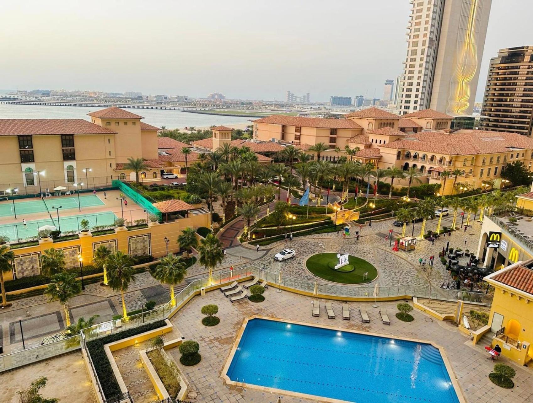 דובאי Seaview Beach Hostel Jbr - Walk To Beach - Gym - Pool - Metro Station מראה חיצוני תמונה