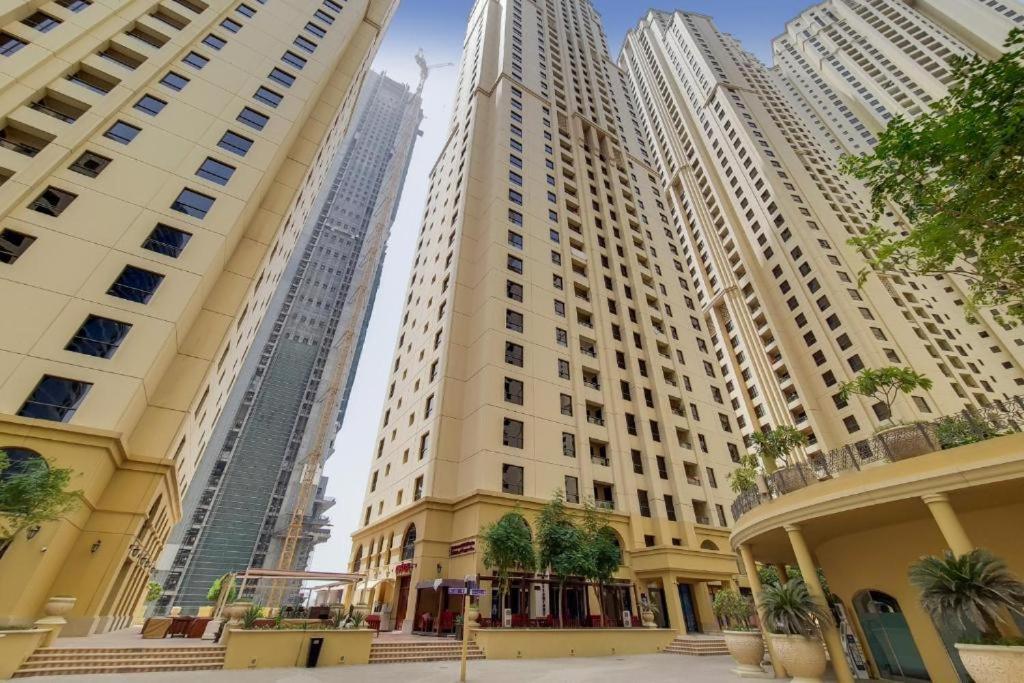 דובאי Seaview Beach Hostel Jbr - Walk To Beach - Gym - Pool - Metro Station מראה חיצוני תמונה