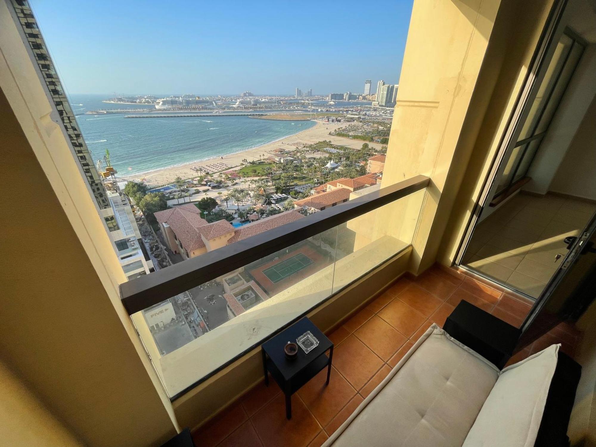 דובאי Seaview Beach Hostel Jbr - Walk To Beach - Gym - Pool - Metro Station מראה חיצוני תמונה