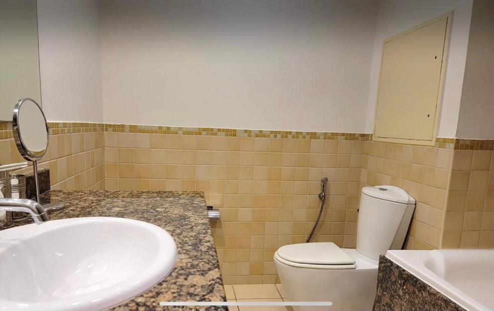 דובאי Seaview Beach Hostel Jbr - Walk To Beach - Gym - Pool - Metro Station מראה חיצוני תמונה