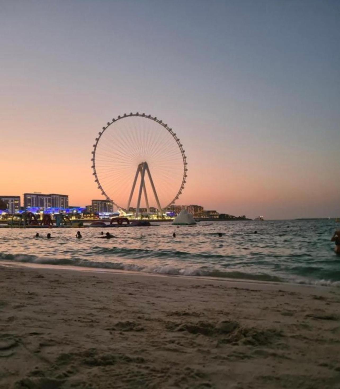 דובאי Seaview Beach Hostel Jbr - Walk To Beach - Gym - Pool - Metro Station מראה חיצוני תמונה