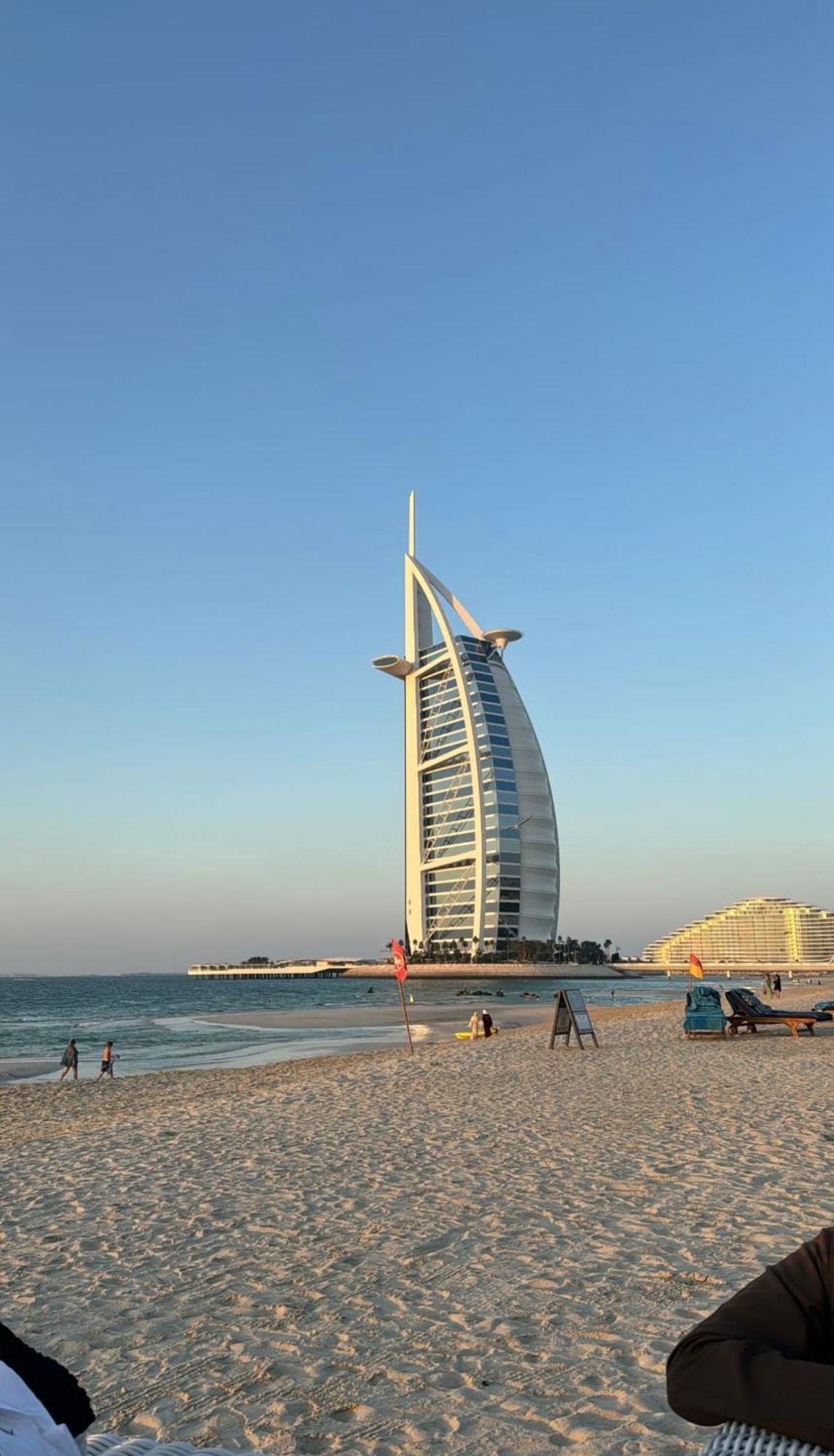 דובאי Seaview Beach Hostel Jbr - Walk To Beach - Gym - Pool - Metro Station מראה חיצוני תמונה