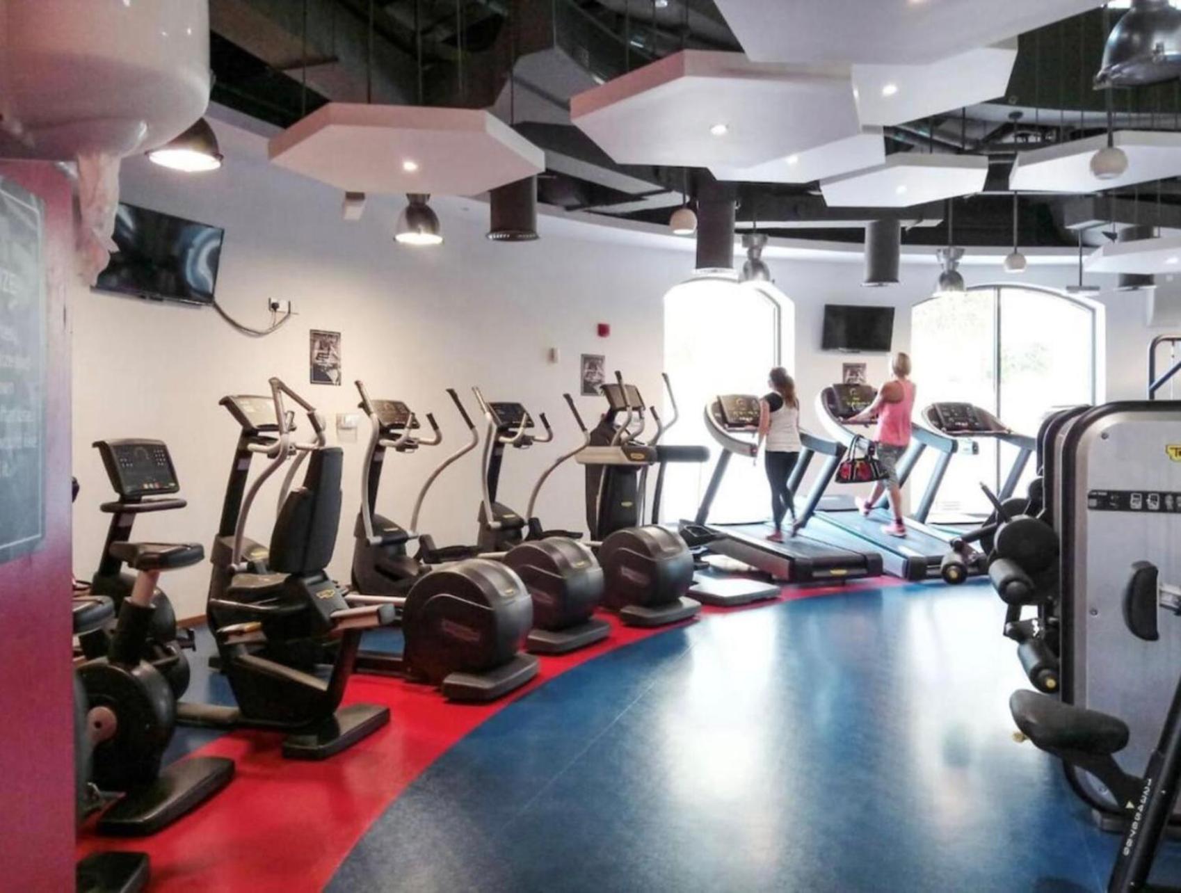 דובאי Seaview Beach Hostel Jbr - Walk To Beach - Gym - Pool - Metro Station מראה חיצוני תמונה